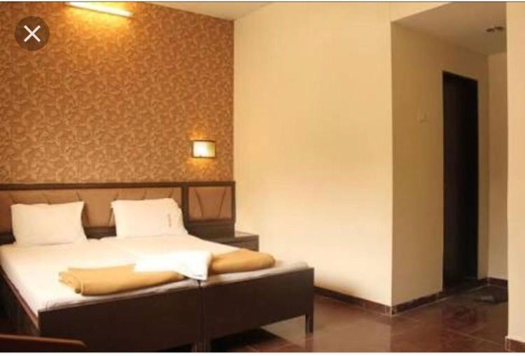 Hotel Ganesh Palace Mumbai  Buitenkant foto